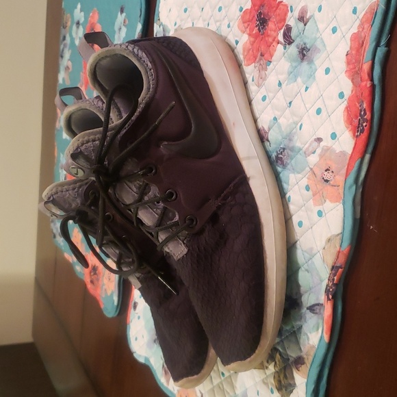 Nike Women's Sneakers - Picture 1 of 7